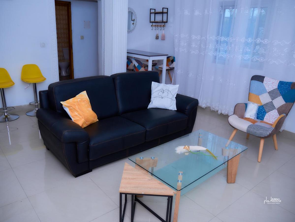 Naiveli-Palm Appartement Meuble Sobre Et Chic Douala Exteriér fotografie