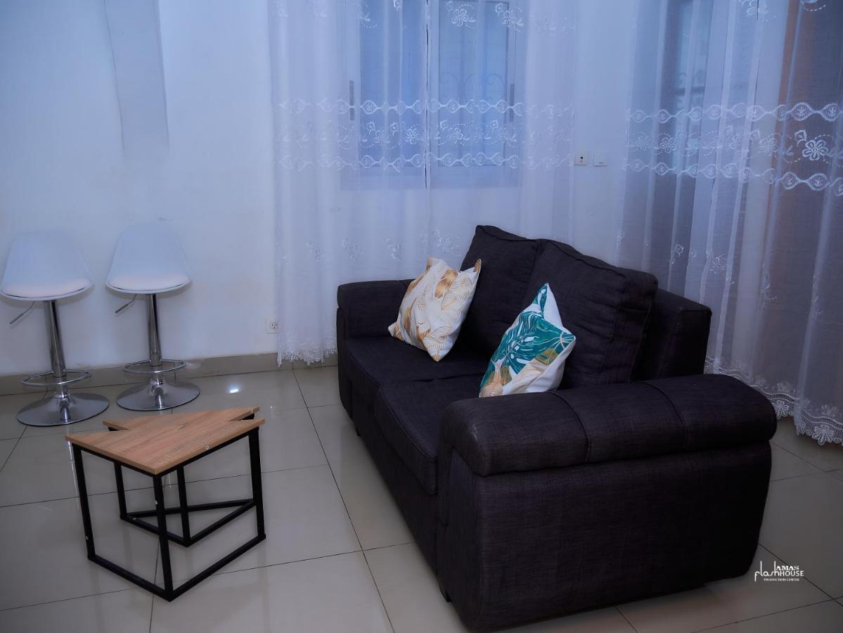 Naiveli-Palm Appartement Meuble Sobre Et Chic Douala Exteriér fotografie